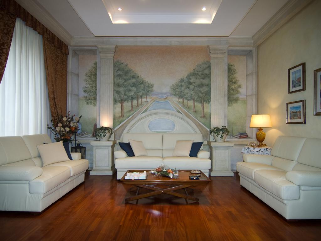 Les Suites 3* Rom